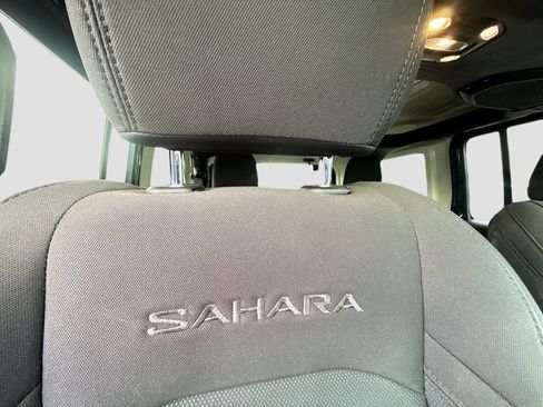 Used 2022 Jeep Wrangler Unlimited Sahara w/ Cold Weather Group AWD/4WD image 29