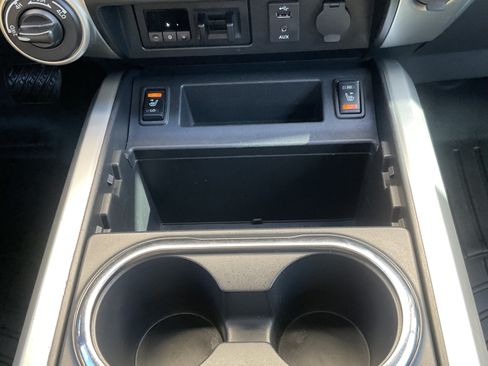 Used 2017 Nissan Titan SL w/ Off-Road Package AWD/4WD image 19
