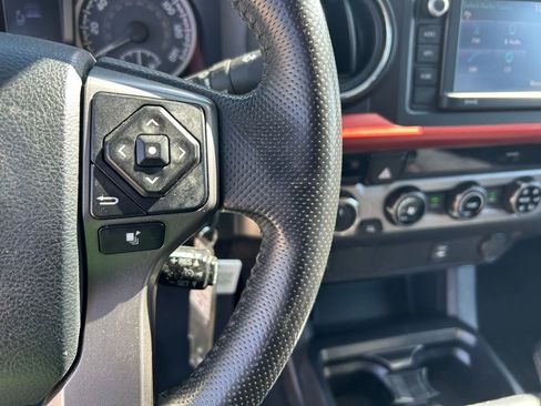 Used 2017 Toyota Tacoma SR5 AWD/4WD image 22