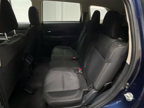 Used 2020 Mitsubishi Outlander ES FWD image 17