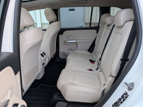 Used 2021 Mercedes-Benz GLB 250 image 30