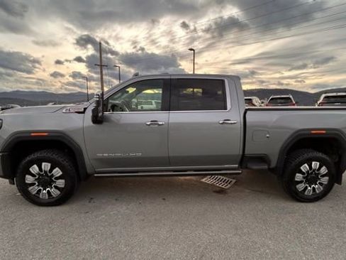 Used 2024 GMC Sierra 3500 Denali w/ Denali Reserve Package image 8