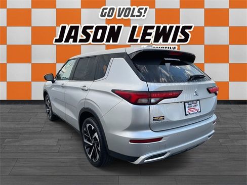 Used 2023 Mitsubishi Outlander SE Black Edition image 6