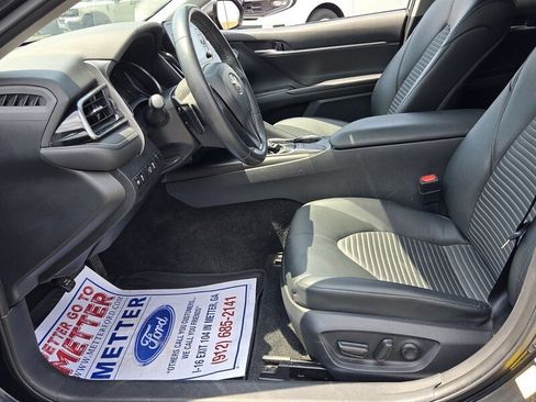 Used 2022 Toyota Camry SE w/ Convenience Package FWD image 5