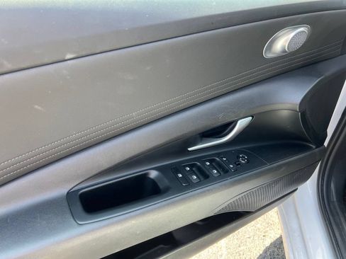 Used 2025 Hyundai Elantra SEL FWD image 8