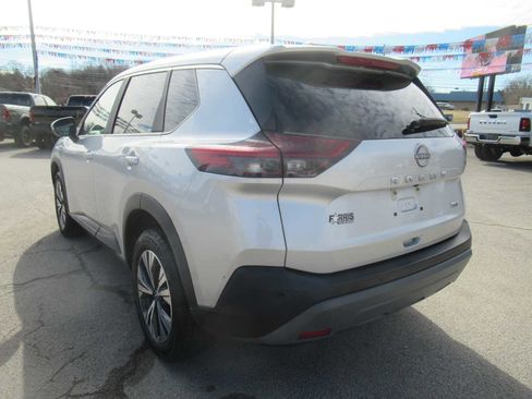 Used 2023 Nissan Rogue SV image 3