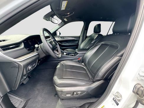 Used 2024 Jeep Grand Cherokee L Limited w/ Black Appearance Package RWD image 23