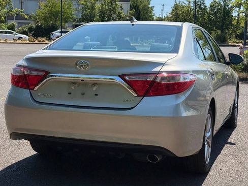 Used 2016 Toyota Camry XLE w/ Moonroof Package FWD image 5