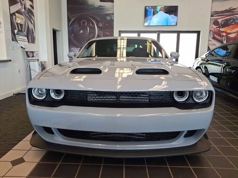 Used 2022 Dodge Challenger SRT Hellcat Redeye RWD image 2