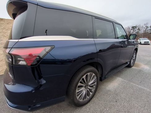 Used 2025 INFINITI QX80 Sensory image 4