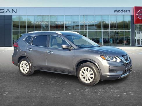 Used 2017 Nissan Rogue S w/ Appearance Package FWD image 3