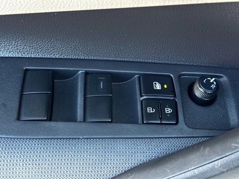 Used 2020 Toyota Corolla LE w/ Carpet Mat Package (TMS) FWD image 24