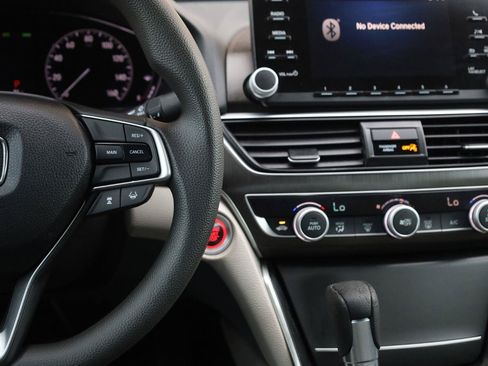 Used 2018 Honda Accord LX image 32