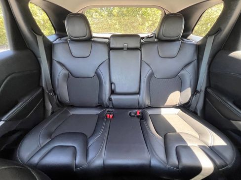 Used 2019 Jeep Cherokee Latitude Plus image 28