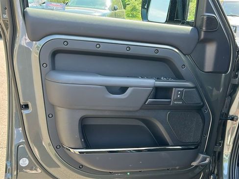 Certified 2025 Land Rover Defender 110 AWD/4WD image 9