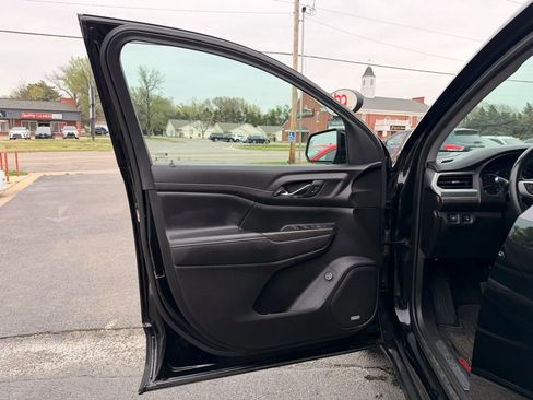 Used 2019 GMC Acadia SLT FWD image 10