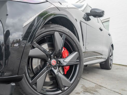 Used 2022 Jaguar F-PACE SVR image 4