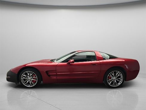 Used 2002 Chevrolet Corvette Coupe w/ Preferred Equipment Group2 image 2