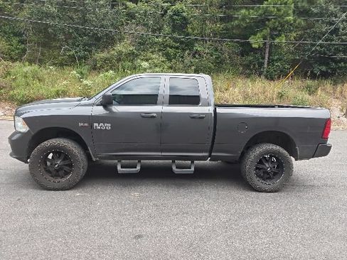 Used 2017 RAM 1500 Express RWD image 6