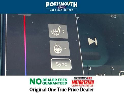 Used 2024 Chrysler Pacifica Touring-L image 11