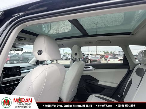 Used 2026 Volkswagen Taos SE AWD/4WD image 11
