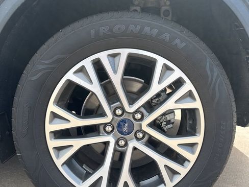 Used 2022 Ford Escape SEL image 9