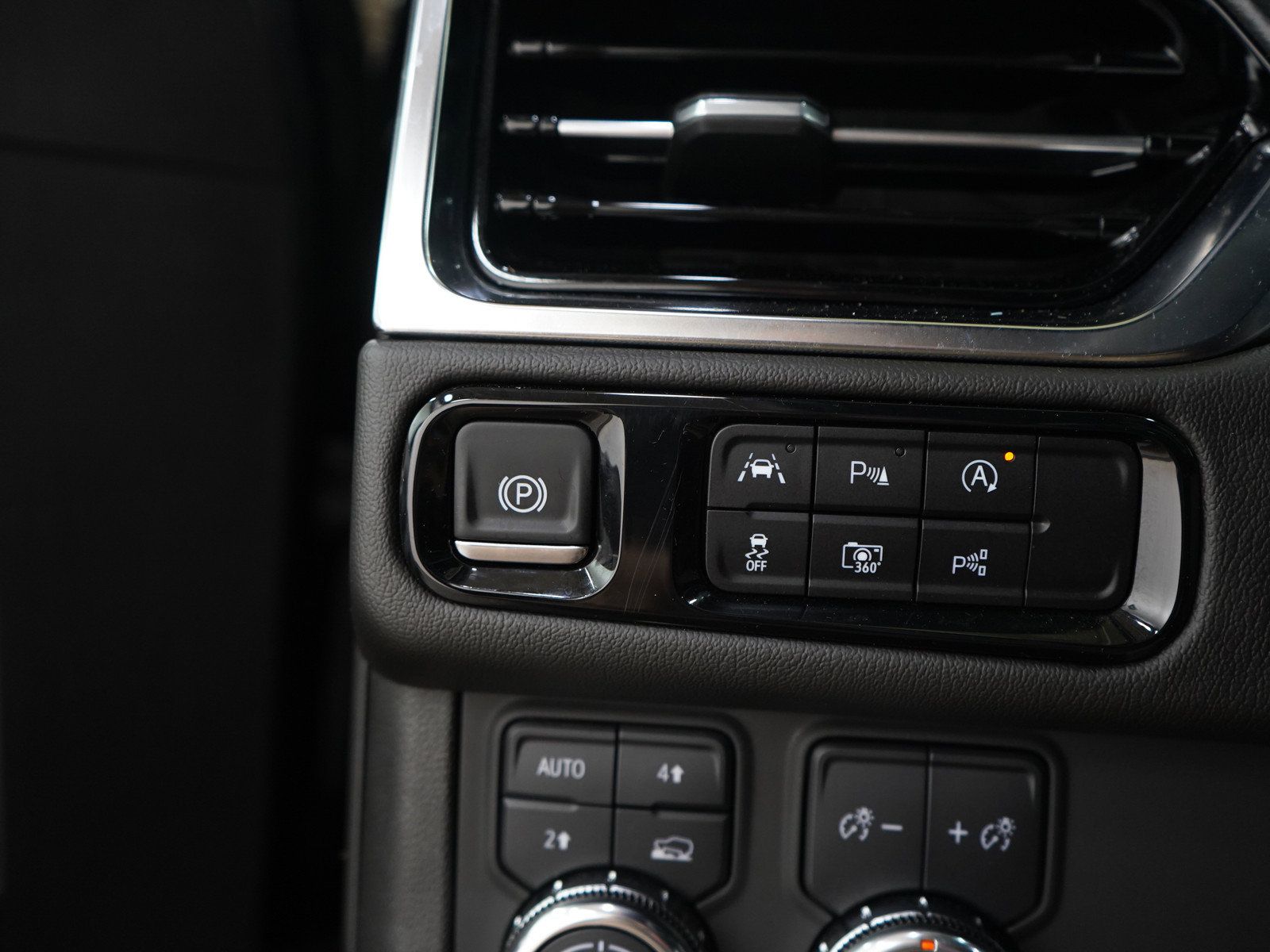 Used 2025 GMC Yukon Denali AWD/4WD image 30