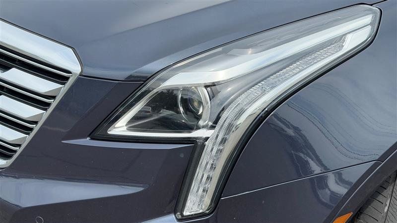 Used 2018 Cadillac XT5 Luxury w/ Driver Awareness Package AWD/4WD image 12