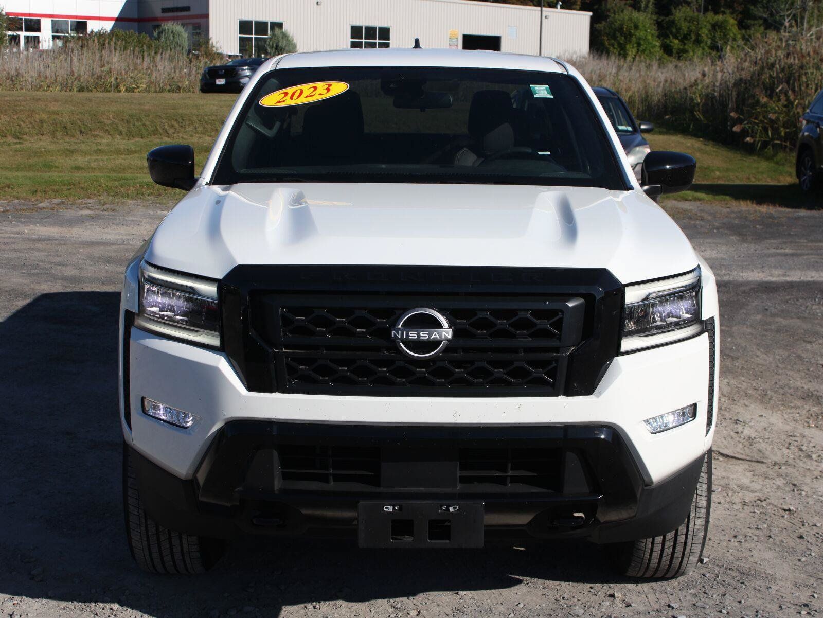 Used 2023 Nissan Frontier SV w/ Midnight Edition Package AWD/4WD image 2