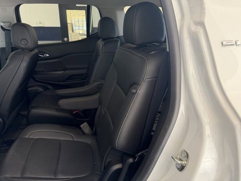 Used 2023 GMC Acadia SLT w/ Preferred Package image 14