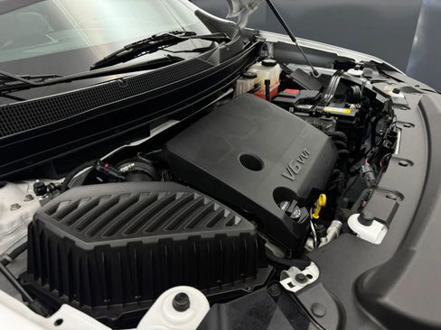 Used 2023 Chevrolet Traverse RS AWD/4WD image 33