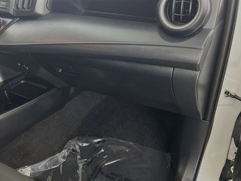 Used 2018 Toyota RAV4 LE FWD image 35