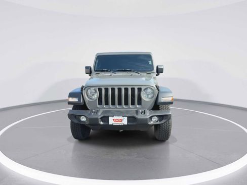 Used 2018 Jeep Wrangler Sport AWD/4WD image 3
