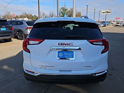 Used 2024 GMC Terrain SLT image 6
