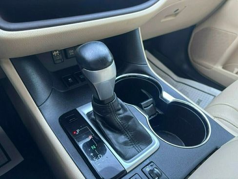 Used 2018 Toyota Highlander XLE image 32