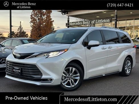 Used 2024 Toyota Sienna Limited image 1