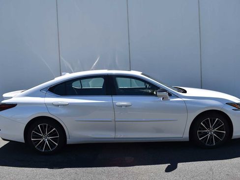 Used 2022 Lexus ES 350 w/ Premium Package FWD image 4