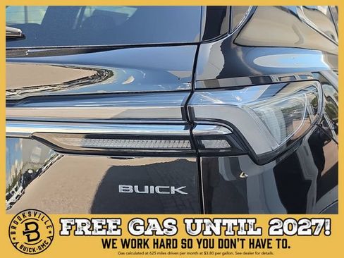 New 2027 Buick Enclave Avenir w/ LPO, Floor Liner Package FWD image 8