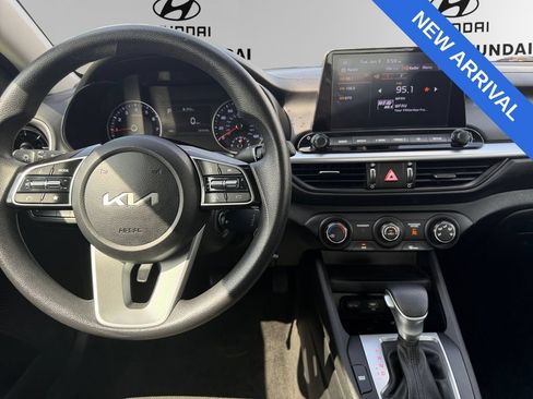Used 2022 Kia Forte LXS w/ LXS Technology Package FWD image 10