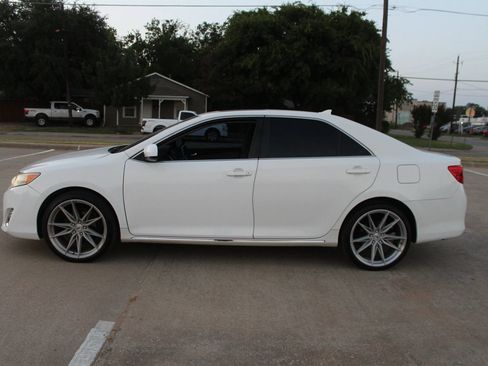 Used 2012 Toyota Camry XLE FWD image 4