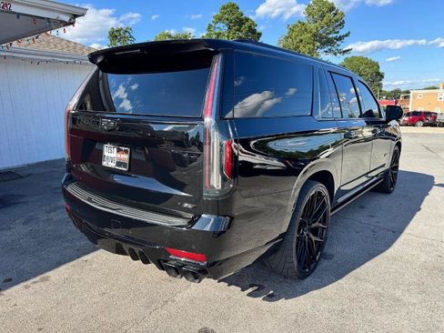 Used 2023 Cadillac Escalade ESV V AWD/4WD image 7