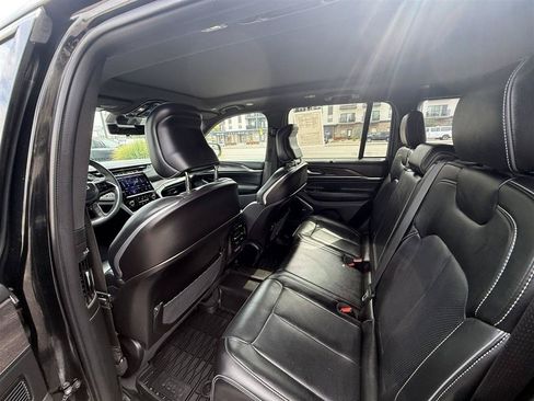 Used 2023 Jeep Grand Cherokee Overland w/ Luxury Tech Group IV AWD/4WD image 16
