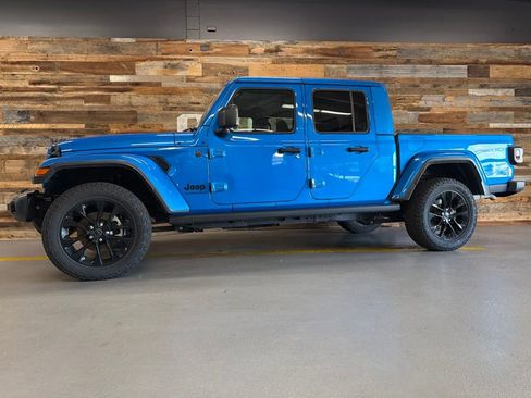 Used 2025 Jeep Gladiator Sport AWD/4WD image 23