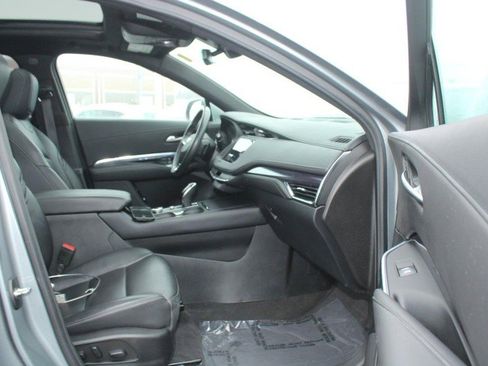 Used 2023 Cadillac XT4 Luxury w/ Cold Weather Package image 14