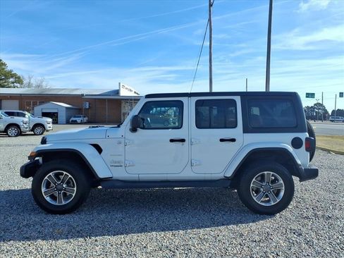Used 2019 Jeep Wrangler Unlimited Sahara image 17