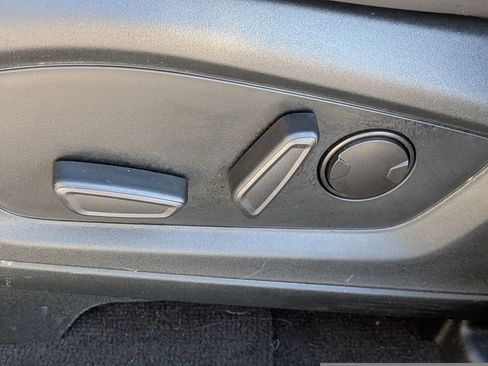 Certified 2022 Ford Explorer XLT w/ Equipment Group 202A image 23