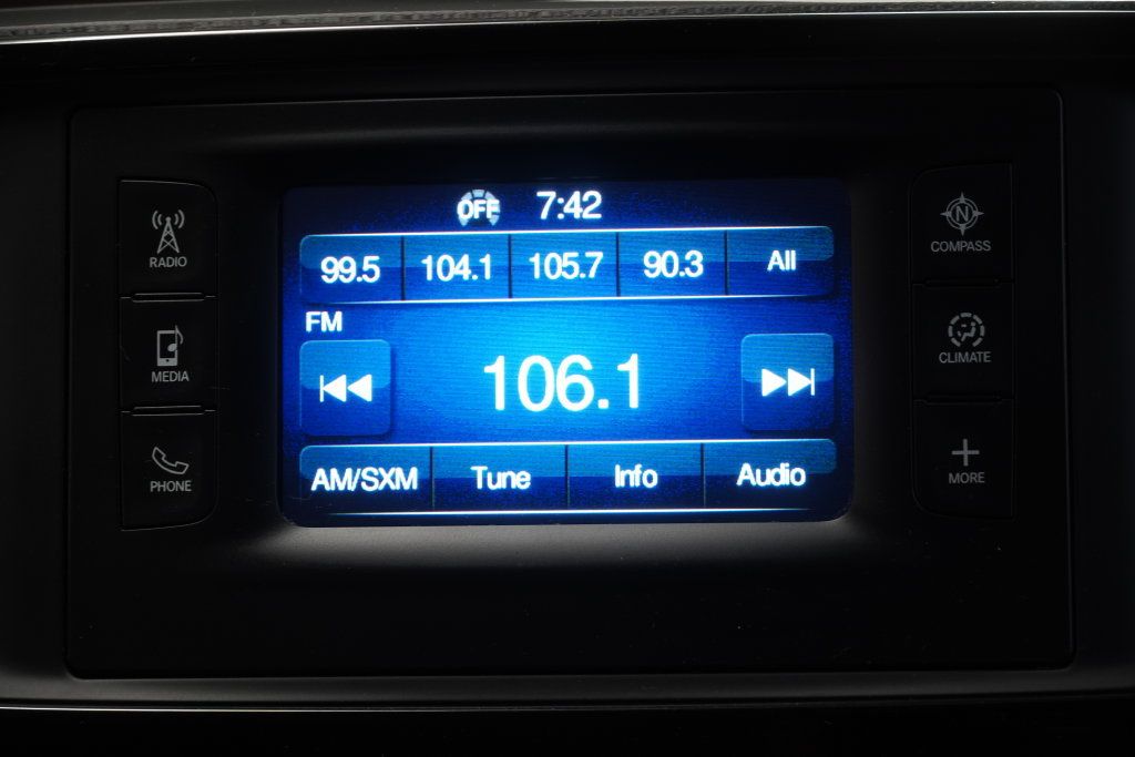 Used 2017 Chrysler Pacifica Touring FWD image 20