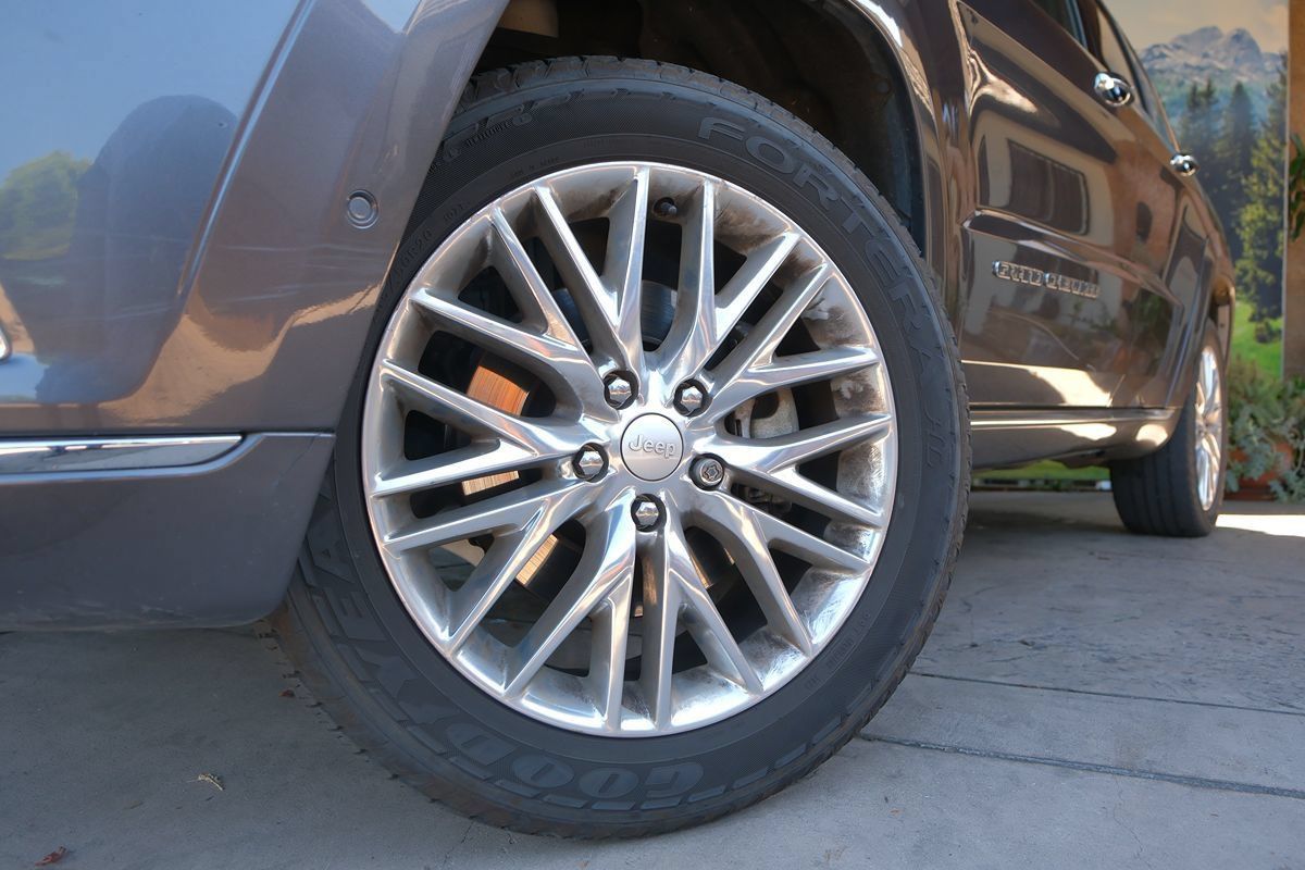 Used 2018 Jeep Grand Cherokee Summit w/ Skid Plate Group AWD/4WD image 53