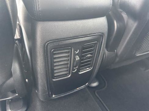 Used 2019 Jeep Grand Cherokee Laredo image 15