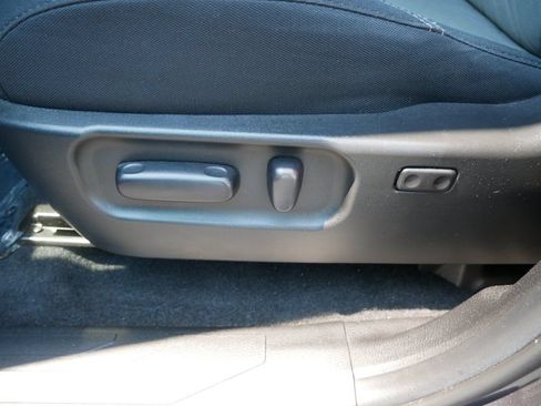Certified 2022 Toyota Tacoma TRD Off-Road AWD/4WD image 17